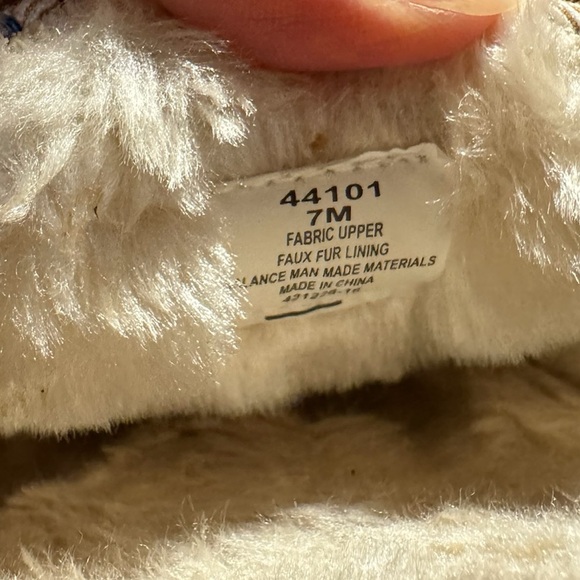 Minnetonka Women’s Cally Moccasins in cream mosaic - 7 - Picture 6 of 6